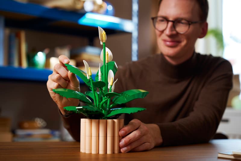 LEGO Peace Lily Botanical Collection