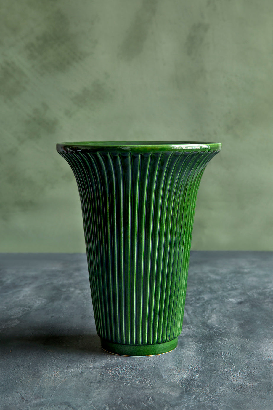 Bergs Linear Vase