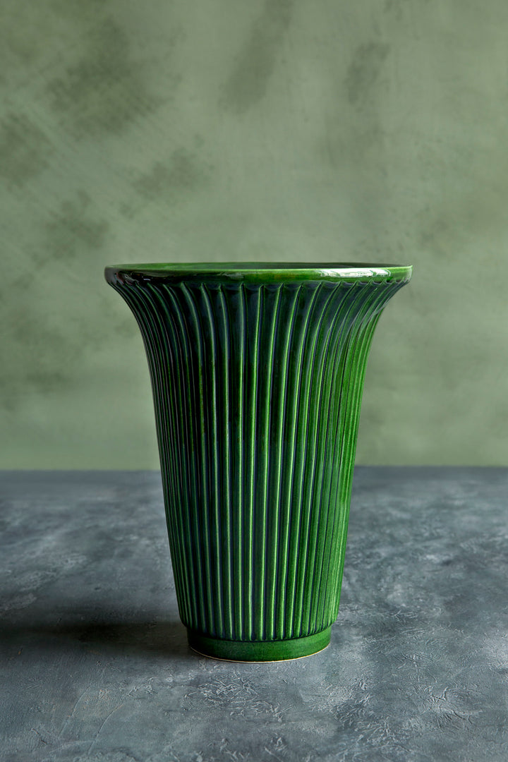 Bergs Linear Vase